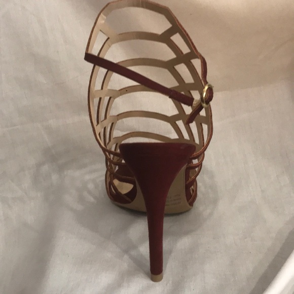 Wine color heels - Picture 3 of 3